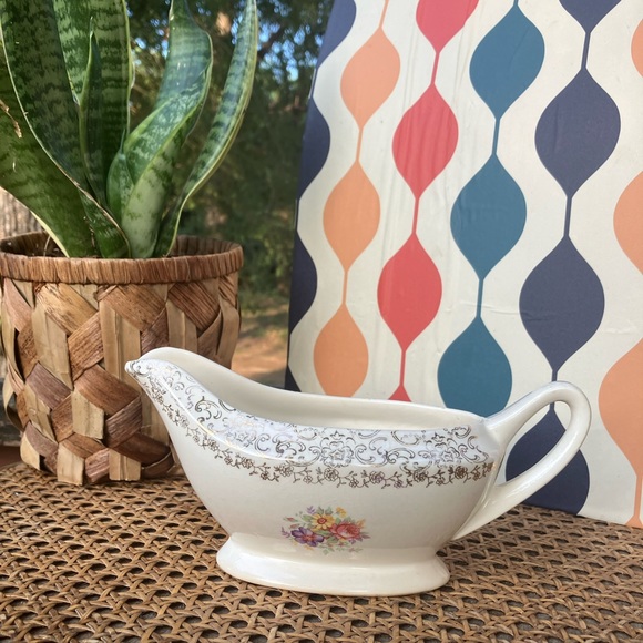 French Saxon China 22K Gold Lace Gravy Boat with Floral Bouquet - Picture 7 of 14